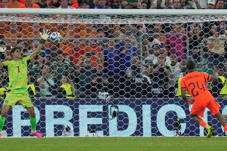 MS fotbal | Zákrokem při penaltě uhranul svět. Brankář Maroka je hrdinou - Sport.cz